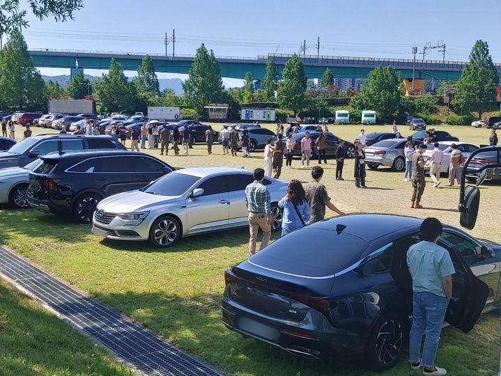 [가평=뉴시스] 제3수송교육여단 교육생 면회장소로 임시 제공되는 자라섬 주차장. (사진=가평군 제공) 2025.07.14. photo@newsis.com *재판매 및 DB 금지