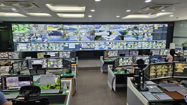 [구미=뉴시스] 통합관제상황실. (사진=구미시 제공) 2025.07.14. photo@newsis.com *재판매 및 DB 금지