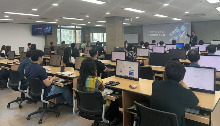 [합천=뉴시스] 합천군 공무원 디지털 역량강화, 챗 GPT교육 (사진=합천군 제공) 2025. 07. 14. photo@newsis.com *재판매 및 DB 금지