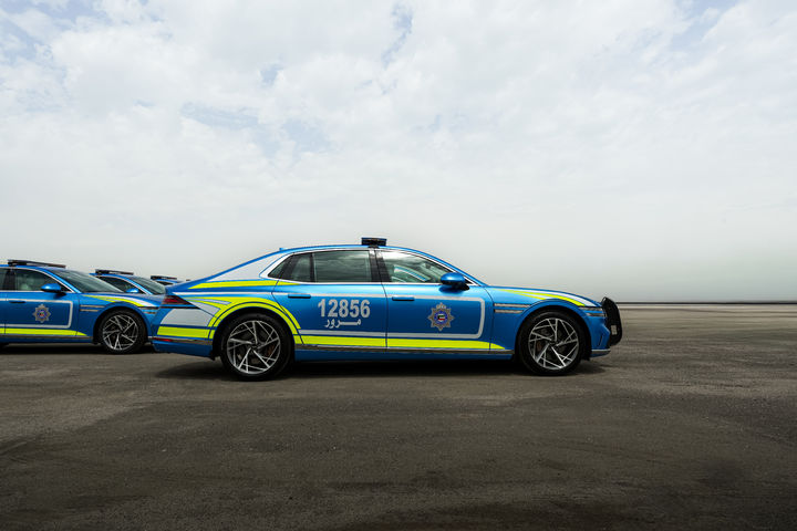 [서울=뉴시스] 쿠웨이트 내무부 행사 운영용으로 맞춤 제작한 제네시스 G90. (사진=제네시스) 2025.07.14 photo@newsis.com *재판매 및 DB 금지 *재판매 및 DB 금지