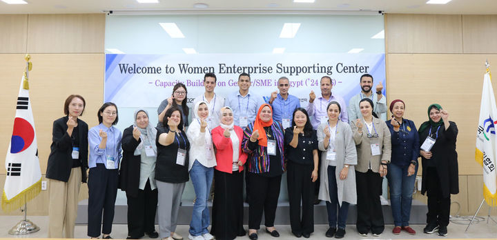 [서울=뉴시스] 지난 11일 서울 강남구 여기종 본부에서 열린 '이집트 여성 취·창업 및 중소기업 지원 역량 강화 연수생을 위한 여성기업 육성 현장 탐방 프로그램' (사진=여성기업종합지원센터 제공) 2025.07.14. photo@newsis.com *재판매 및 DB 금지