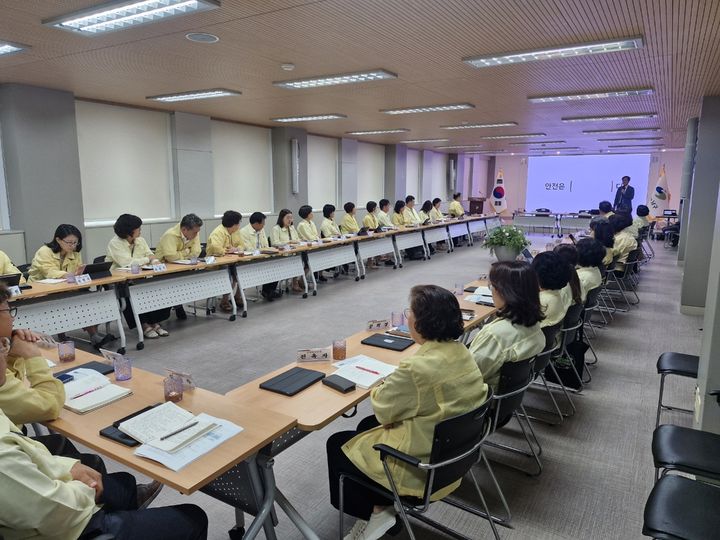 [대구=뉴시스] 대구 남구는 간부 공무원을 대상으로 구청 대회의실에서 관리감독자 중대재해 예방 교육을 실시했다. (사진=대구시 남구 제공) 2025.07.14. photo@newsis.com *재판매 및 DB 금지