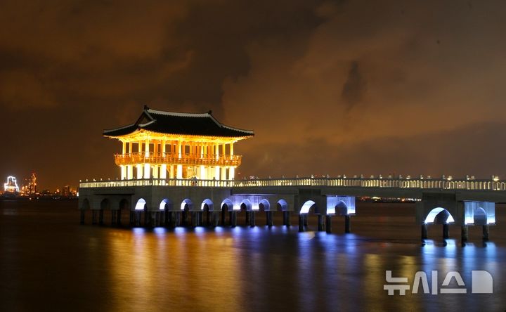 [포항=뉴시스] '영일대 해상 누각'. (사진=뉴시스 DB). photo@newsis.com 