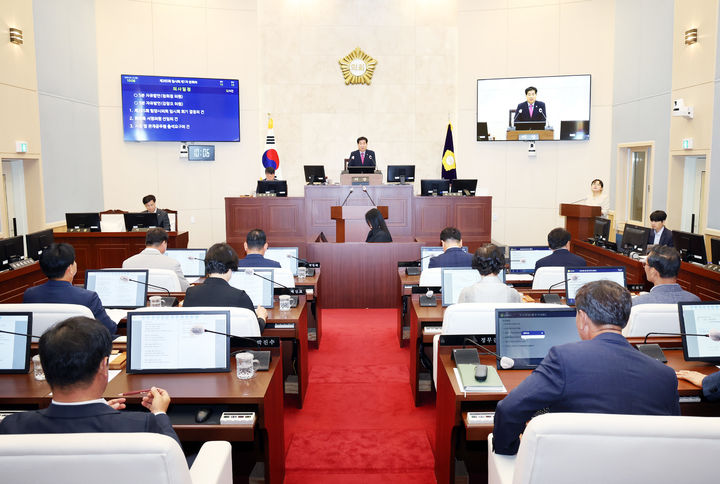 [밀양=뉴시스] 밀양시의회가 제265회 임시회 제1차 본회의에서 의안을 처리하고 있다. (사진=밀양시 제공) 2025.07.14. photo@newsis.com *재판매 및 DB 금지