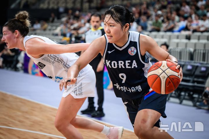 [서울=뉴시스] 한국 여자 농구 대표팀의 박지현. (사진=FIBA 홈페이지 캡처) *재판매 및 DB 금지