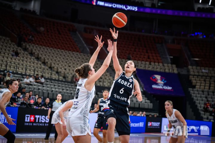 [서울=뉴시스] 한국 여자 농구 대표팀의 최이샘. (사진=FIBA 홈페이지 캡처) *재판매 및 DB 금지