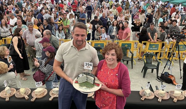 [서울=뉴시스] 스페인 북부 아스투리아스 지방의 전통 치즈 '카브랄레스'(Cabrales) 한 덩어리가 세계에서 가장 비싼 치즈로 기네스북에 올랐다. (사진=기네스월드레코드 홈페이지 갈무리) 2025.07.14 *재판매 및 DB 금지