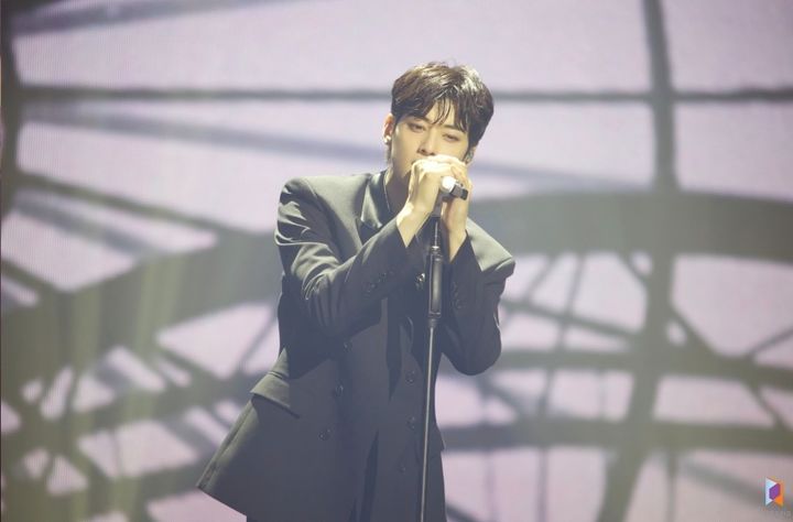 [서울=뉴시스] 그룹 '아스트로' 멤버 겸 배우 차은우가 지난 12일 서울 경희대학교 평화의전당에서 팬미팅 '더 로열(THE ROYAL)'을 열고, 입대 전 마지막으로 팬들과 만났다. (사진=판타디오 제공) 2025.07.14. photo@newsis.com  *재판매 및 DB 금지