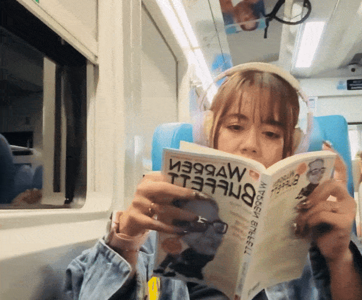 [뉴시스]인도네시아에서 열차를 타고 있던 도중 유리창에 돌이 날아들어 얼굴에 상처를 입은 현지 여성의 사연이 전해졌다. (영상=인스타그램) 2025.7.14 *재판매 및 DB 금지
