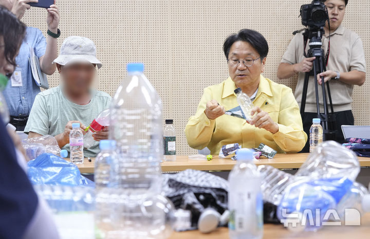 [광주=뉴시스] 광주시 폭염 취약계층 폐지수집 중단, 자원선별 작업 대체. (사진=광주시청 제공). photo2newsis.com *재판매 및 DB 금지