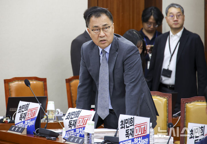 [서울=뉴시스] 김금보 기자 = 최형두 국민의힘 의원이 14일 서울 여의도 국회에서 열린 배경훈 과학기술정보통신부 장관 후보자 인사청문회에 앞서 발언하고 있다. 2025.07.14. kgb@newsis.com