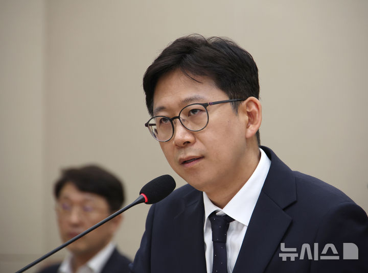 [서울=뉴시스] 김금보 기자 = 배경훈 과학기술정보통신부 장관 후보자가 14일 서울 여의도 국회에서 열린 과학기술정보방송통신위원회 인사청문회에서 질의에 답하고 있다. 2025.07.14. kgb@newsis.com