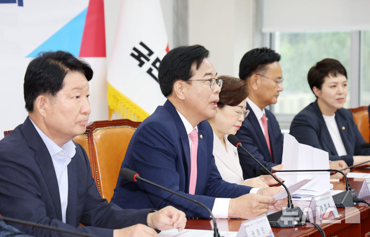 [서울=뉴시스] 김명년 기자 = 송언석 국민의힘 비상대책위원장 겸 원내대표가 14일 오후 서울 여의도 국회에서 열린 부동산 시장 안정화 대응 TF 1차 회의에서 발언하고 있다. 2025.07.14. kmn@newsis.com