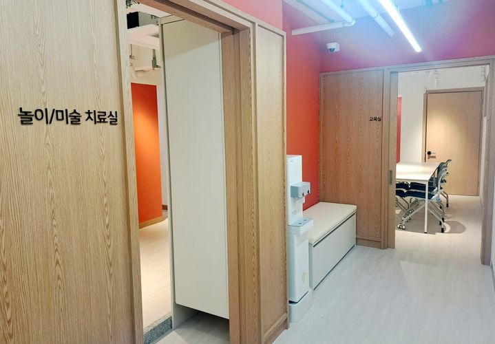 [서울=뉴시스] 서대문구 아동보호전문기관’ 내 놀이미술치료실 및 교육실. 2025.07.15. (사진=서대문구 제공) *재판매 및 DB 금지