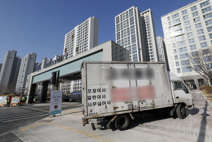 [서울=뉴시스] 이삿짐 센터 차량.<위 사진은 기사내용과 관련 없음> *재판매 및 DB 금지