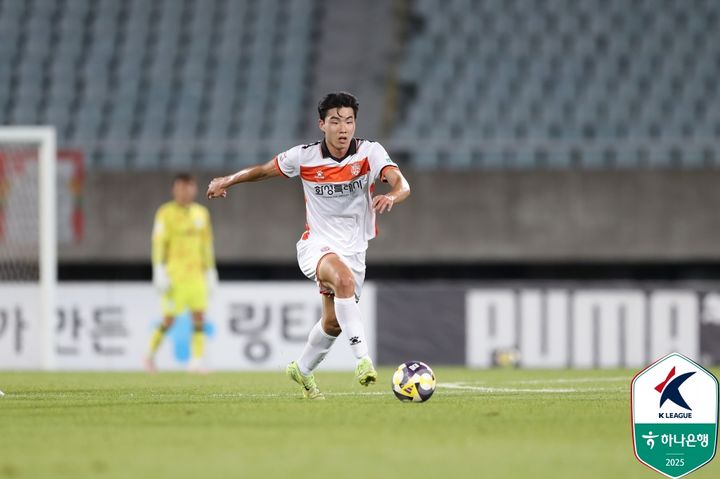 [서울=뉴시스] 프로축구 K리그2 화성FC의 박주영. (사진=한국프로축구연맹 제공) *재판매 및 DB 금지