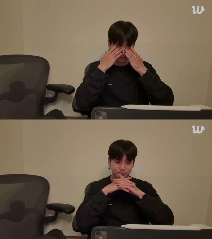 [서울=뉴시스] 정국이 위버스 라이브에서 애니메이션 '케이팝 데몬 헌터스'를 언급했다 . (사진= 'BTS 위버스 LIVE' 캡처) 2025.07.15. photo@newsis.com *재판매 및 DB 금지