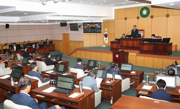 [정읍=뉴시스] 15일 열린 정읍시의회 제305회 임시회 제1차 본회의, 박일 의장이 회의를 진행하고 있다. *재판매 및 DB 금지