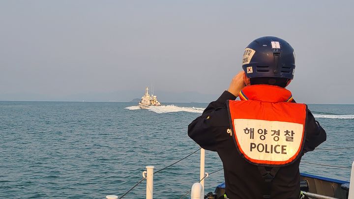 "아버지 안 돌아와"…부안 해상 투신 신고에 해경 출동 