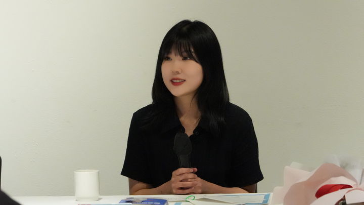 [서울=뉴시스] 15일 서울 중구 한 식당에서 열린 제5회 넥서스 경장편 작가상 시상식에서 신보라 작가가 대상을 수상했다. (사진=넥서스 제공) 2025.07.15. photo@newsis.com *재판매 및 DB 금지