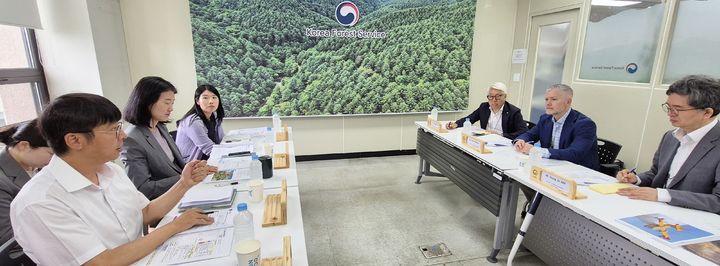 [대전=뉴시스] 한-캐나다 산불정책 협력 회의 모습.(사진=산림청 제공) *재판매 및 DB 금지
