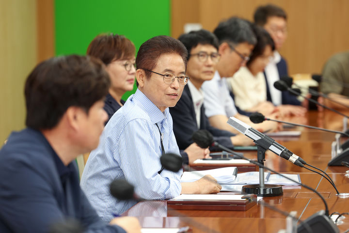 [안동=뉴시스]이철우 경북도지사 간부회의(사진=경북도 제공) photo@newsis.com *재판매 및 DB 금지