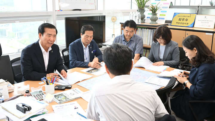 [거창=뉴시스] 구인모 거창군수 중앙부처 방문 국비사업 지원 건의 (사진=거창군 제공) 2025. 07. 15. photo@newsis.com *재판매 및 DB 금지