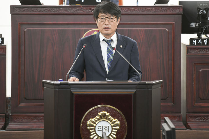 [화성=뉴시스] 유재호 화성시의회 의원이 15일 제243회 화성시의회 임시회에서 5분 자유발언을 하고 있다.(사진=화성시의회 제공)2025.07.15.photo@newsis.com *재판매 및 DB 금지