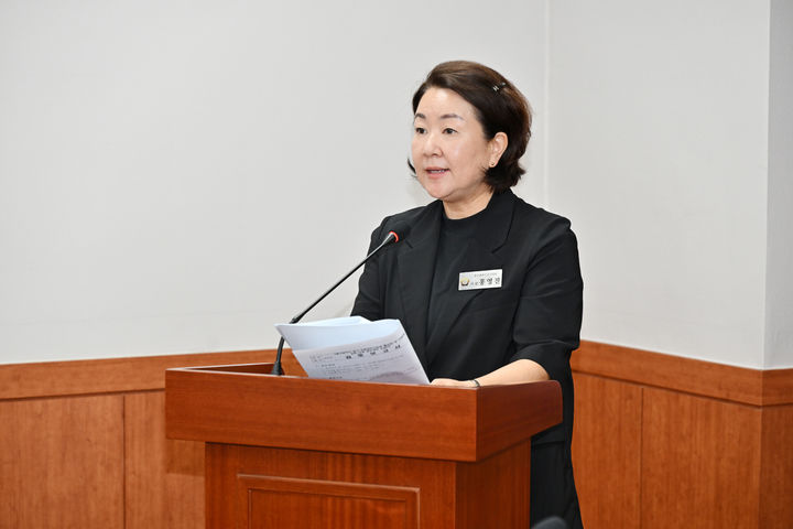 [울산=뉴시스] 구미현 기자 = 울산 중구의회 홍영진 의원이 15일 해당 상임위원회에서 도시농업활성화 지원 조례 개정안 발의 배경에 대해 설명하고 있다. 2025.07.15. (울산 중구의회 제공) photo@newsis.com *재판매 및 DB 금지