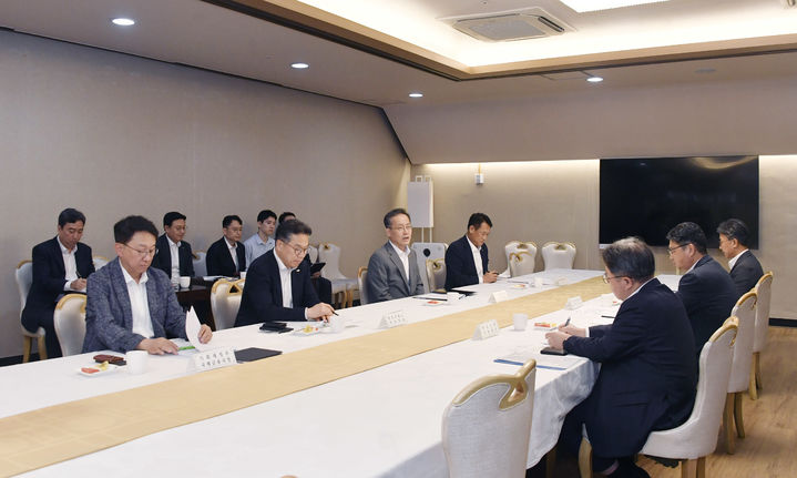 [세종=뉴시스] 정부는 15일 서울 종로구 정부서울청사에서 이형일 기획재정부 장관 직무대행 1차관 주재로 'MSCI 선진국 지수 편입 추진 TF' 킥오프 회의를 개최했다. (사진=기재부 제공) 2025.07.15. photo@newsis.com *재판매 및 DB 금지