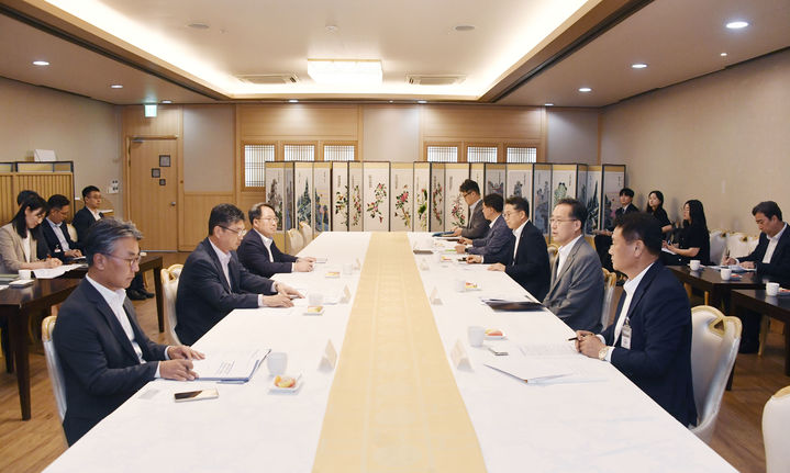 [세종=뉴시스] 정부는 15일 서울 종로구 정부서울청사에서 이형일 기획재정부 장관 직무대행 1차관 주재로 'MSCI 선진국 지수 편입 추진 TF' 킥오프 회의를 개최했다. (사진=기재부 제공) 2025.07.15. photo@newsis.com *재판매 및 DB 금지