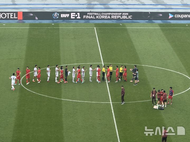 [용인=뉴시스] 김진엽 기자= 중국 남자 축구 대표팀이 15일 오후 4시 용인 미르스타디움에서 열린 홍콩과의 2025 동아시아축구연맹(EAFF) E-1 챔피언십(동아시안컵) 남자부 3차전에서 1-0 승리를 거뒀다. 2025.07.15. wlsduq123@newsis.com 