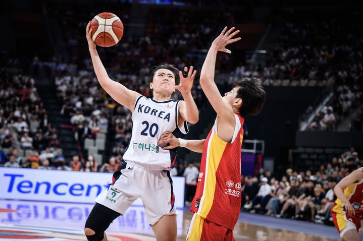 [서울=뉴시스] 한국 여자 농구 대표팀의 이명관. (사진=FIBA 홈페이지 캡처) *재판매 및 DB 금지