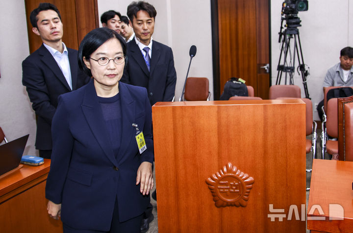 [서울=뉴시스] 김금보 기자 = 한성숙 중소벤처기업부 장관 후보자가 15일 서울 여의도 국회 산업통상자원중소벤처기업위원회에서 열린 인사청문회에 출석하고 있다. 2025.07.15. kgb@newsis.com