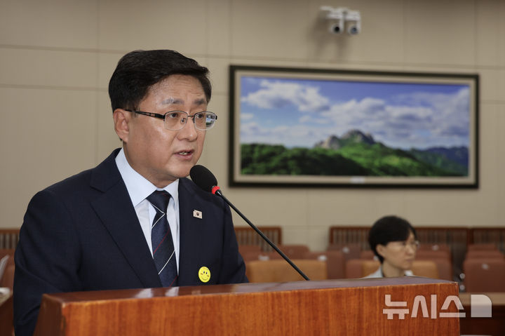 [서울=뉴시스] 김명년 기자 = 김성환 환경부 장관 후보자가 15일 서울 여의도 국회 환경노동위원회에서 열린 인사청문회에서 발언하고 있다. 2025.07.15. kmn@newsis.com