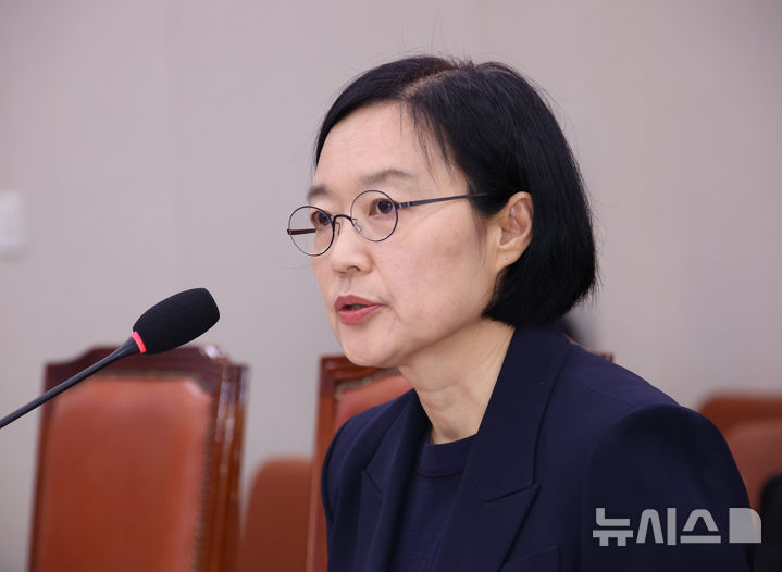 [서울=뉴시스] 김금보 기자 = 한성숙 중소벤처기업부 장관(당시 장관 후보자)이 지난 15일 서울 여의도 국회 산업통상자원중소벤처기업위원회에서 열린 인사청문회에서 질의에 답하고 있다. 2025.07.24. kgb@newsis.com