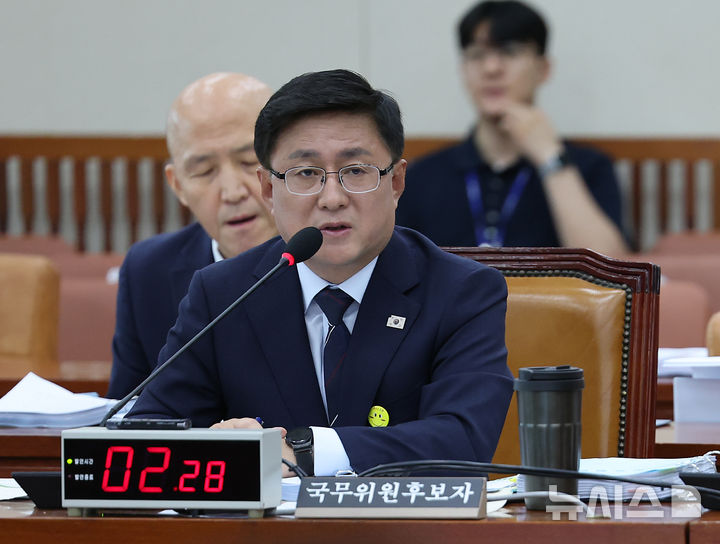 [서울=뉴시스] 김명년 기자 = 김성환 환경부 장관 후보자가 15일 서울 여의도 국회 환경노동위원회에서 열린 인사청문회에서 발언하고 있다. 2025.07.15. kmn@newsis.com