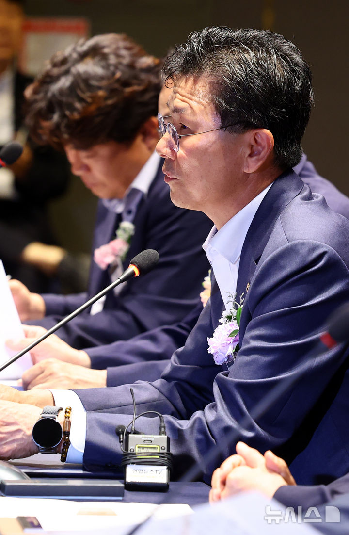 [서울=뉴시스] 박주성 기자 = NH농협 강태영 은행장이 15일 마포구 중소기업DMC타워에서 열린 신용보증재단, 중소벤처기업부, 중소기업중앙회, 소상공인연합회와 '지역경제 활성화를 위한 소기업·소상공인 금융지원' 협약식에서 환영사를 하고 있다. 2025.07.15. park7691@newsis.com