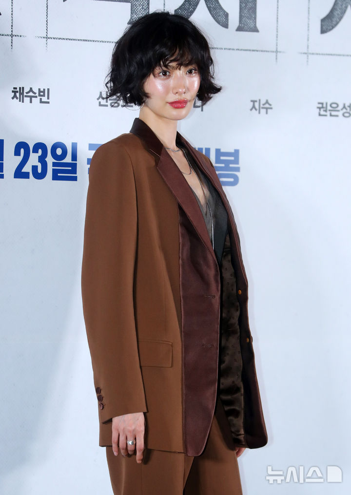 [서울=뉴시스] 김혜진 기자 = 배우 나나가 15일 오후 서울 강남구 메가박스 코엑스에서 열린 영화 '전지적 독자 시점'(감독 김병우) 언론시사회에서 포즈를 취하고 있다. 2025.07.15. jini@newsis.com