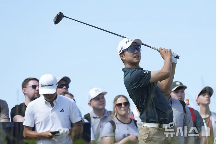 [포트러시=AP/뉴시스] LIV 골프 코리안 골프클럽(GC)의 송영한. 사진은 지난해 7월 디오픈 당시. 2025.07.16.