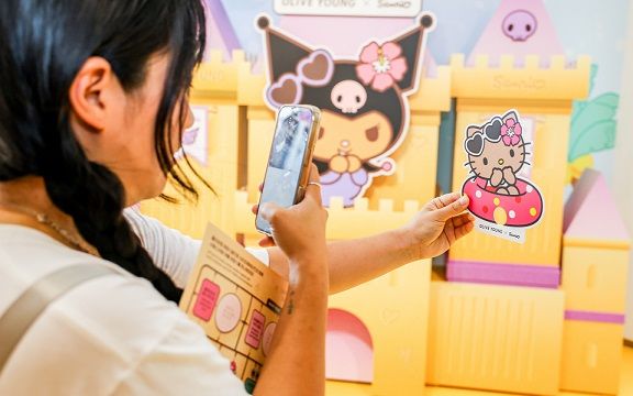 [서울=뉴시스] CJ올리브영(올리브영)이 이달 한 달간 MZ세대 인기 상권인 성수·홍대 주요 매장에서 체험형 팝업스토어를 운영한다고 16일 밝혔다. (사진=올리브영 제공) *재판매 및 DB 금지