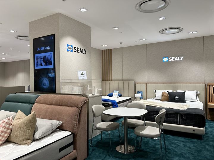 [서울=뉴시스] 롯데백화점 중동점에 신규 오픈한 씰리침대 매장. (사진=씰리침대 제공) 2025.7.16. photo@newsis.com *재판매 및 DB 금지