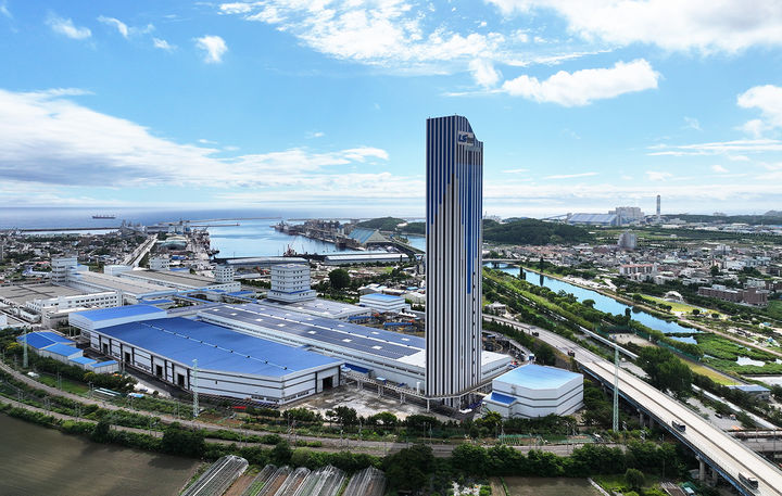 [서울=뉴시스]LS전선이 강원도 동해시에 해저 5동을 준공하며, 아시아 최대급 HVDC 케이블 생산 역량을 갖췄다. (사진=LS전선 제공) photo@newsis.com *재판매 및 DB 금지