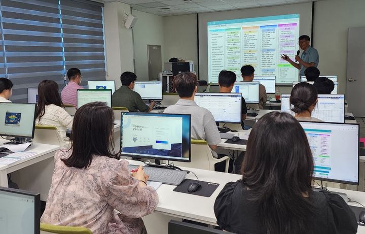 [산청=뉴시스] 산청군 하반기 세외수입시스템 실무교육 (사진=산청군 제공) 2025. 07. 16. photo@newsis.com *재판매 및 DB 금지