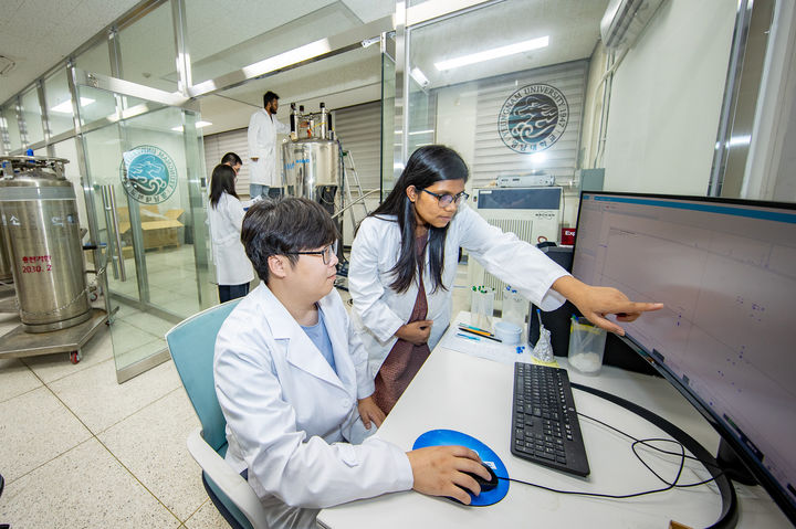 [경산=뉴시스] 영남대학교 천연물 의료소재 연구. (사진=영남대 제공) 2025.07.16. photo@newsis.com *재판매 및 DB 금지