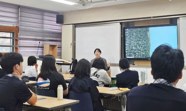 [수원=뉴시스] 프로그램 운영. (사진=과천중앙고 제공) 2025.07.16. photo@newsis.com *재판매 및 DB 금지