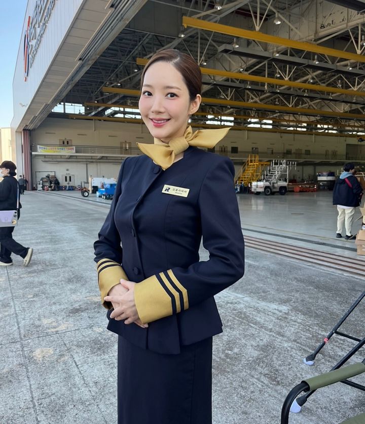 [서울=뉴시스] 배우 박민영이 항공승무원으로 변신했다. (사진=박민영 인스타그램 캡처) 2025.07.16. photo@newsis.com *재판매 및 DB 금지