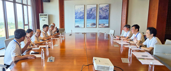 [인천=뉴시스] 인하대 조명우 총장, 김웅희 대외부총장, 전태준 국제화사업단장과 연태대 학서광(郝曙光) 총장, 왕홍보(王洪波) 부총장 등이 국제화 협업 발전방안을 논의하고 있다. (사진=인하대 제공) 2025.07.16. photo@newsis.com *재판매 및 DB 금지