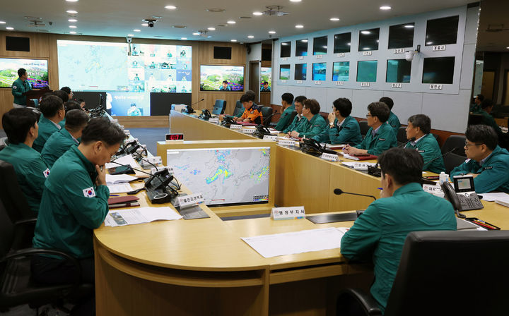 [홍성=뉴시스] 충남도-시군, 호우 대비 도·시군 긴급 대책회의(국지망 영상회의) 모습.&nbsp; *재판매 및 DB 금지
