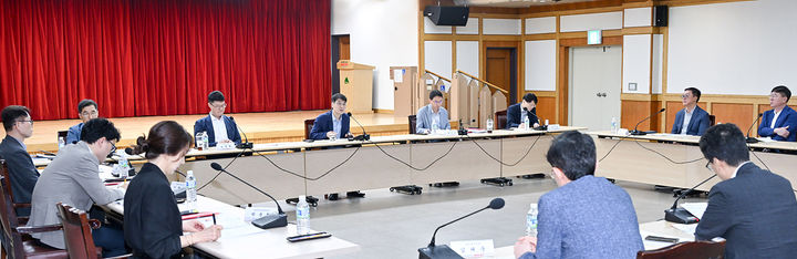 [대구=뉴시스] 대구시는 16일 오전 시청 동인청사 대강당에서 내년도 국비확보 점검 회의를 진행하고 ㅇ있다. (사진=대구시 제공) 2025.07.16. photo@newsis.com *재판매 및 DB 금지